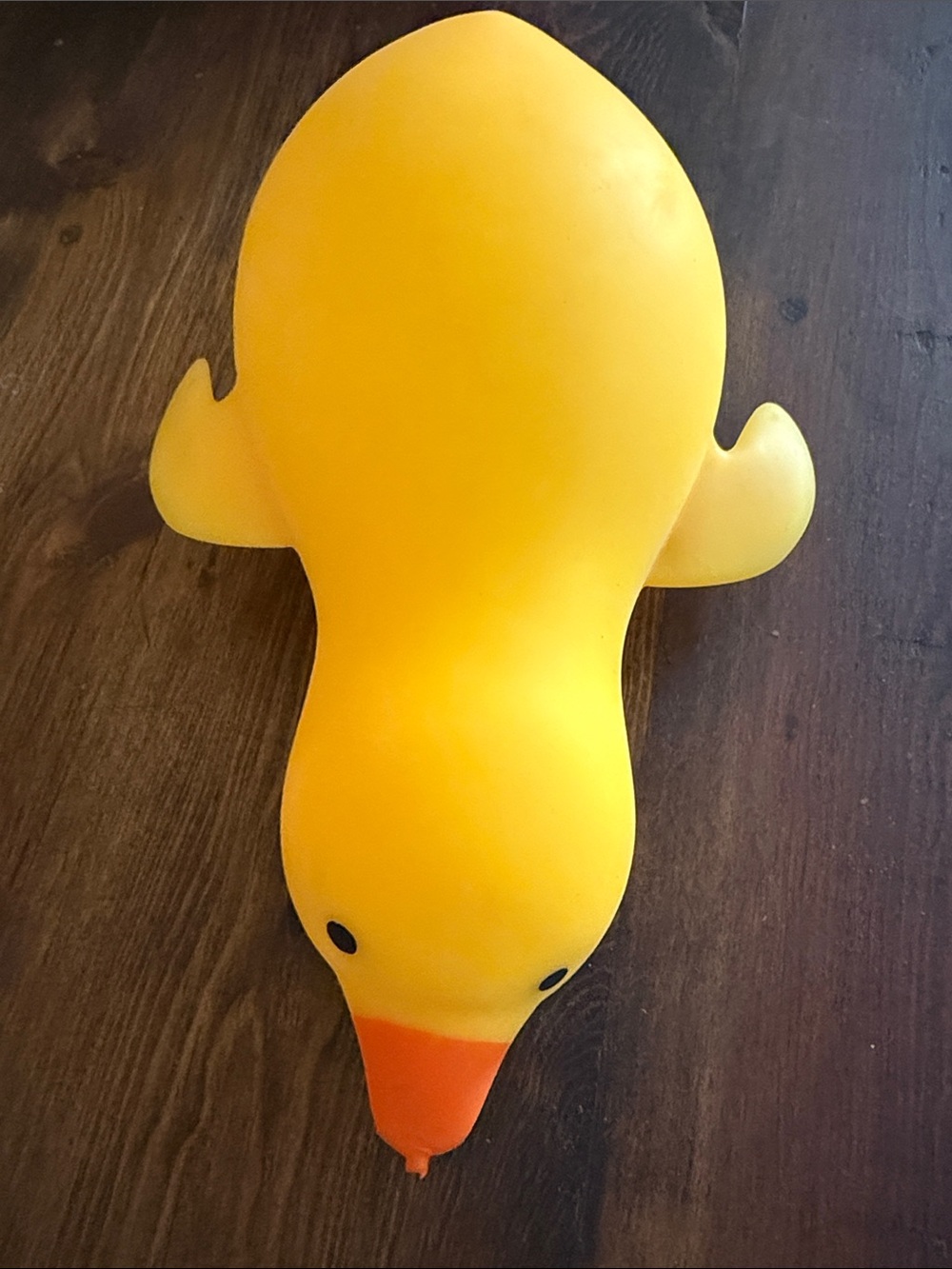 JUMBO SQUISH DUCK irre-squish-tible